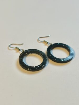 Design-Ohrringe aus schwarzem Expoditharz und Glitzer in Kreisform