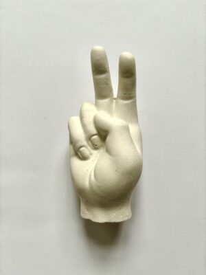 Liebevoll frotzelige Hand Skulptur "Peace" aus Alabaster-Gips
